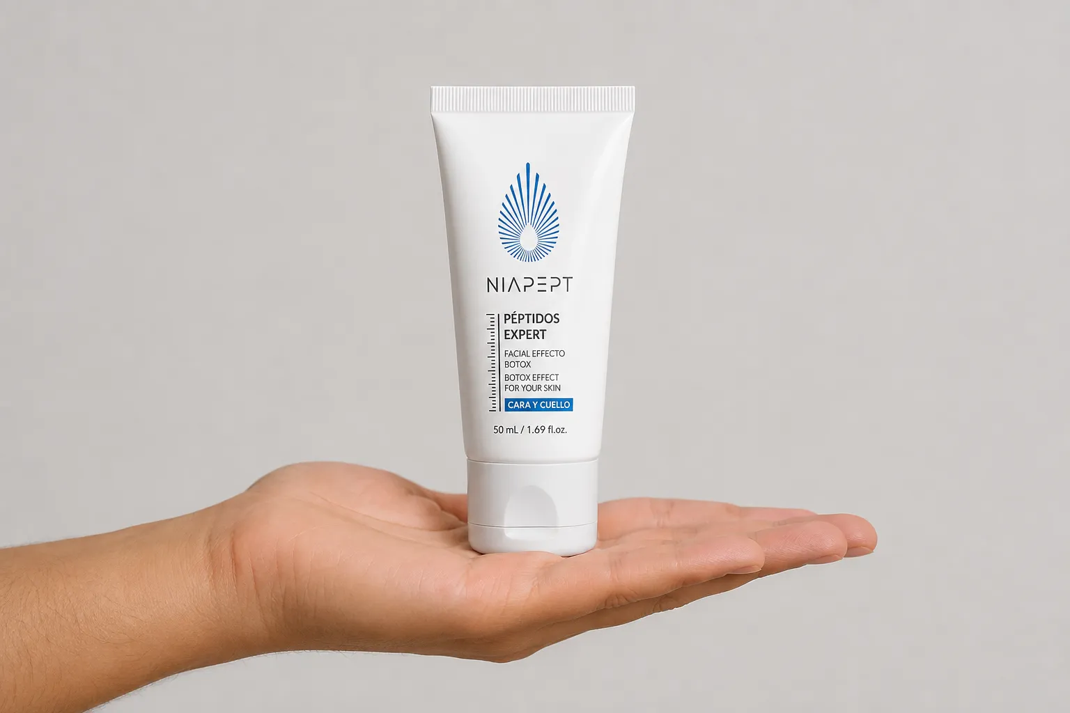 Niapept — the package held in a hand